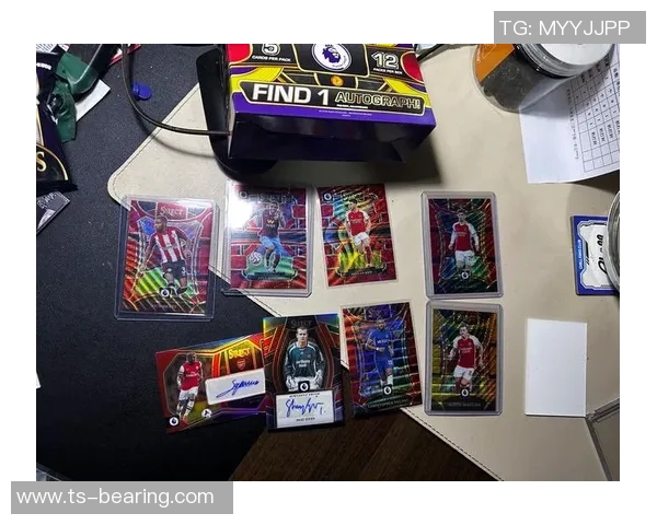 足球明星卡挂件图片欣赏与收藏指南打造你的专属足球明星纪念品