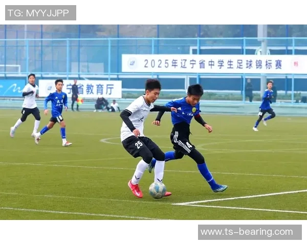 足球明星亲临黄科大与学子互动共庆校园足球盛事