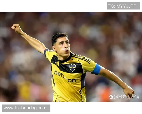 足球明星戴眼镜展现帅气风采的视频合集让你大开眼界