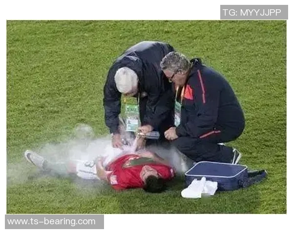 足球明星马维拉哈迪斯的传奇人生与赛场辉煌成就揭秘 足球明星马维拉哈迪斯的传奇人生与赛场辉煌成就揭秘