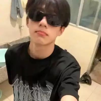 仰映容